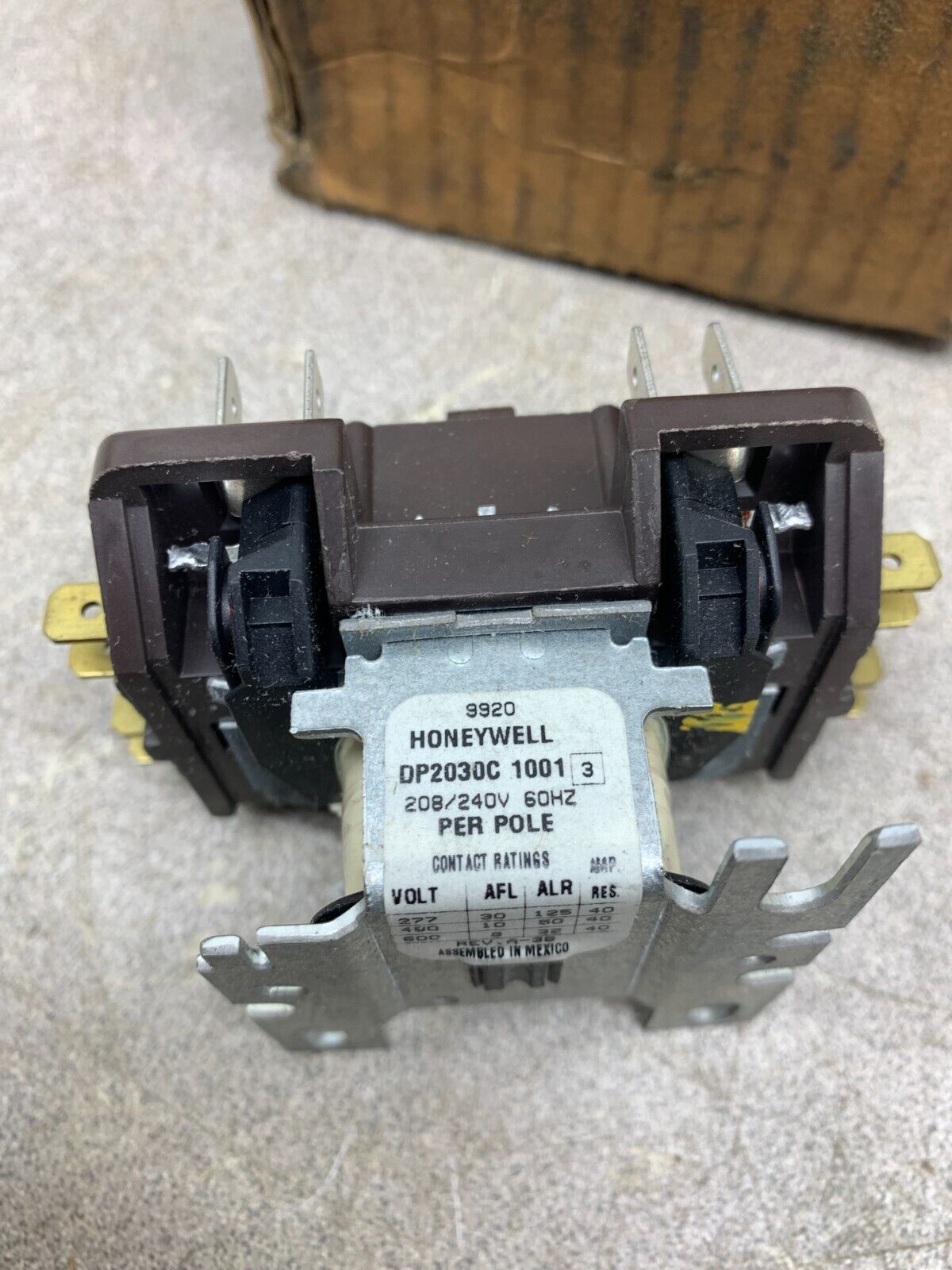 NEW IN BOX HONEYWELL DEFINITE PURPOSE CONTACTOR DP2030C 1001