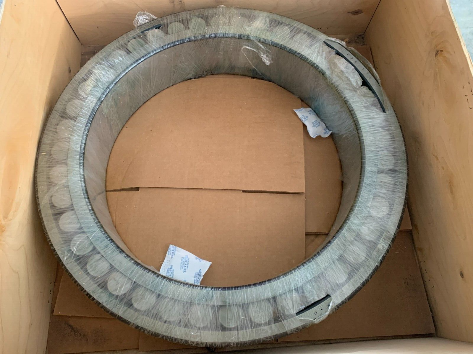 NEW FAG SPHERICAL ROLLER BEARING 239/530 MW33