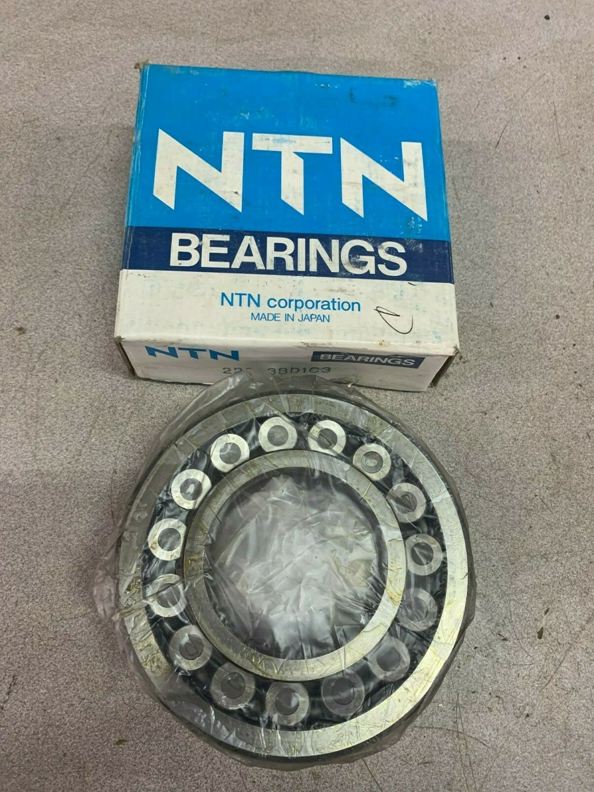 NEW IN BOX NTN ROLLER BEARING 22313BD1C3