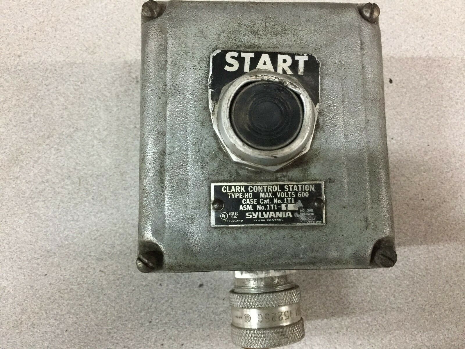 USED SYLVANIA PUSHBUTTON CONTROL STATION 1T1-1