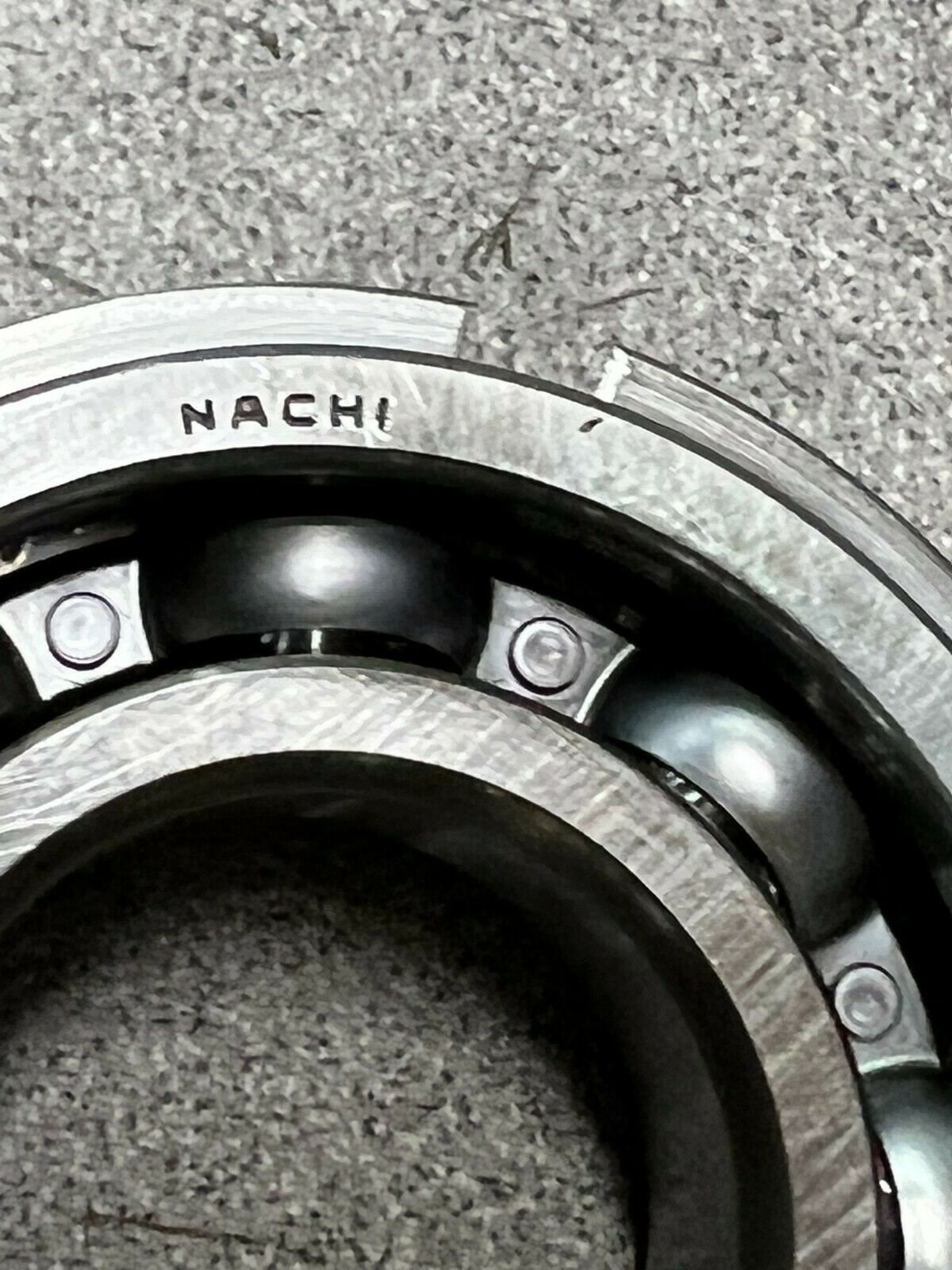 NEW IN BOX NACHI 62/28NR ROLLER BEARING 62/28N C3