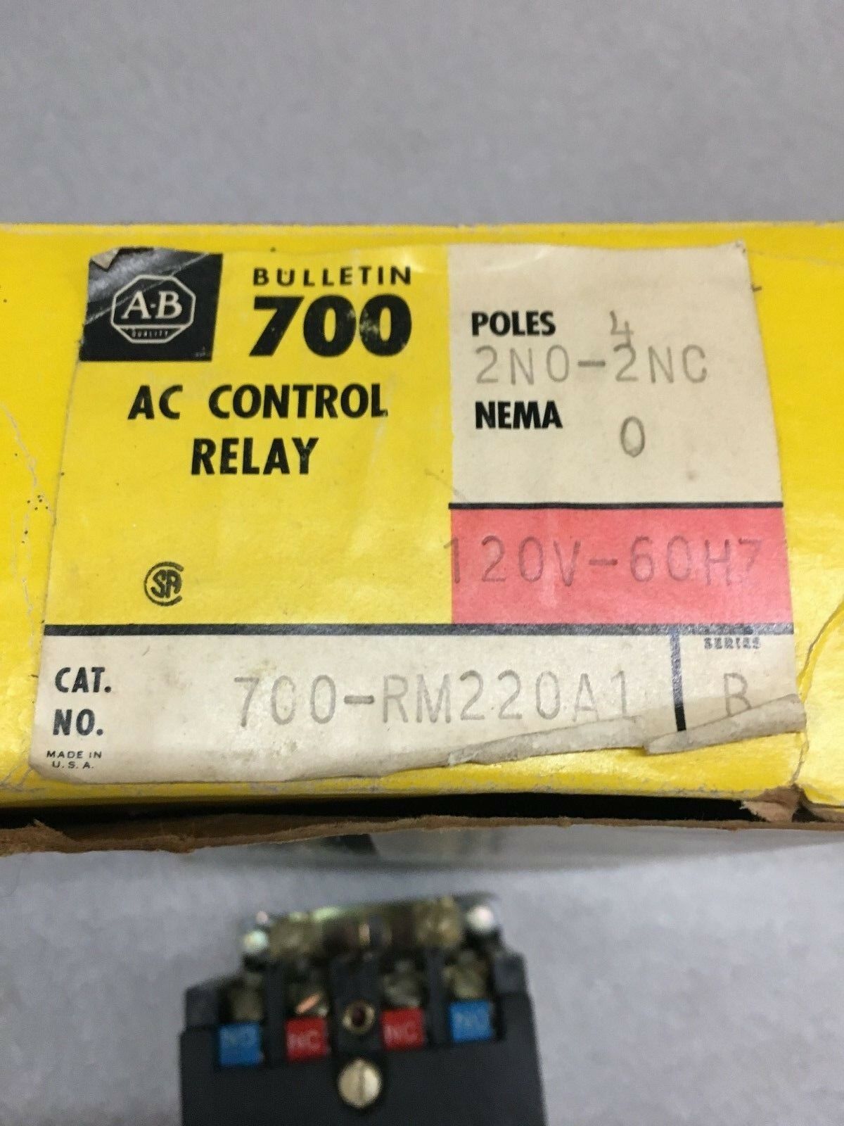 NEW IN BOX ALLEN-BRADLEY AC CONTROL RELAY 700-RM220A1 SERIES B