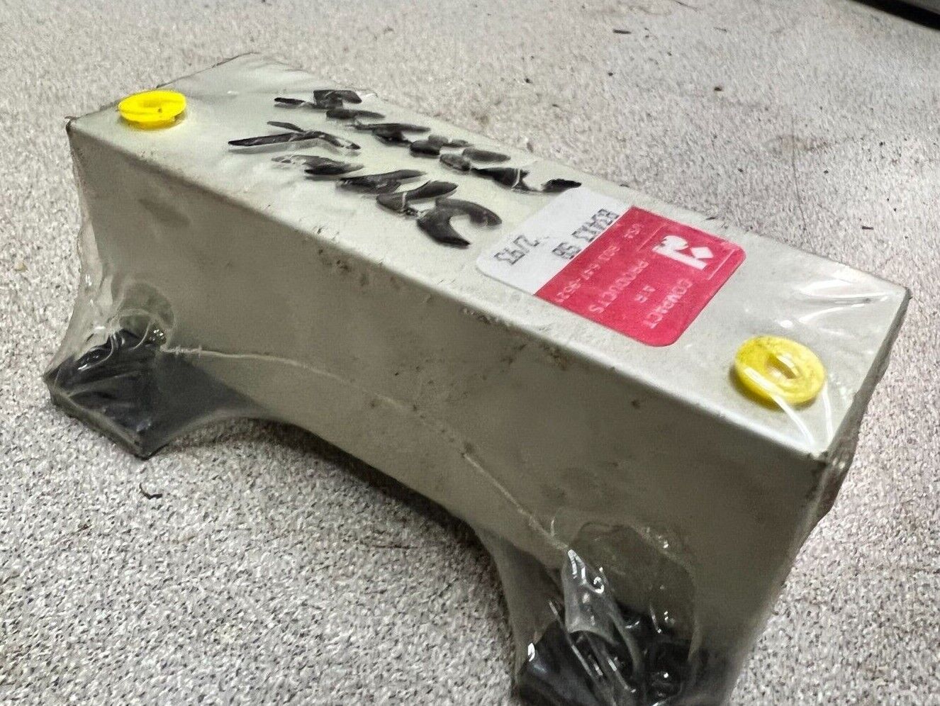 NEW NO BOX COMPACT AIR PRODUCTS B34X3 SB CYLINDER BLOCK  B34X3