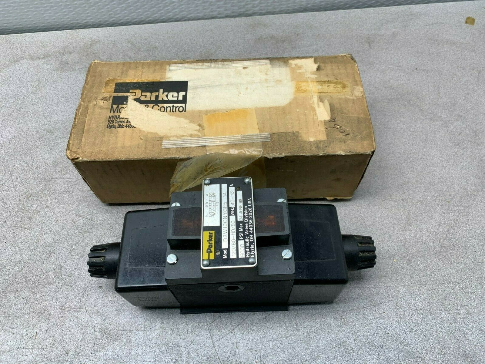 NEW IN BOX PARKER HYDRAULIC VALVE D3W10CNYCF5 14