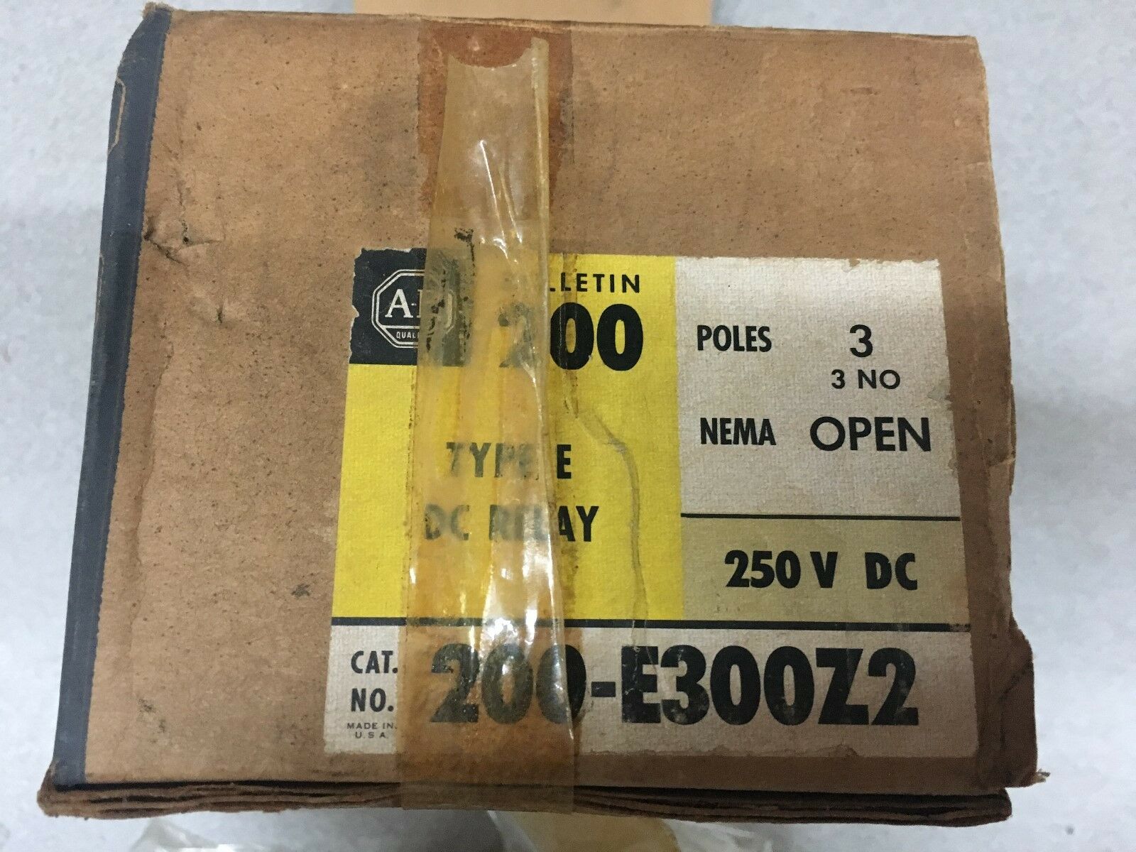 NEW IN BOX ALLEN BRADLEY RELAY 200-E300Z2 SERIES A