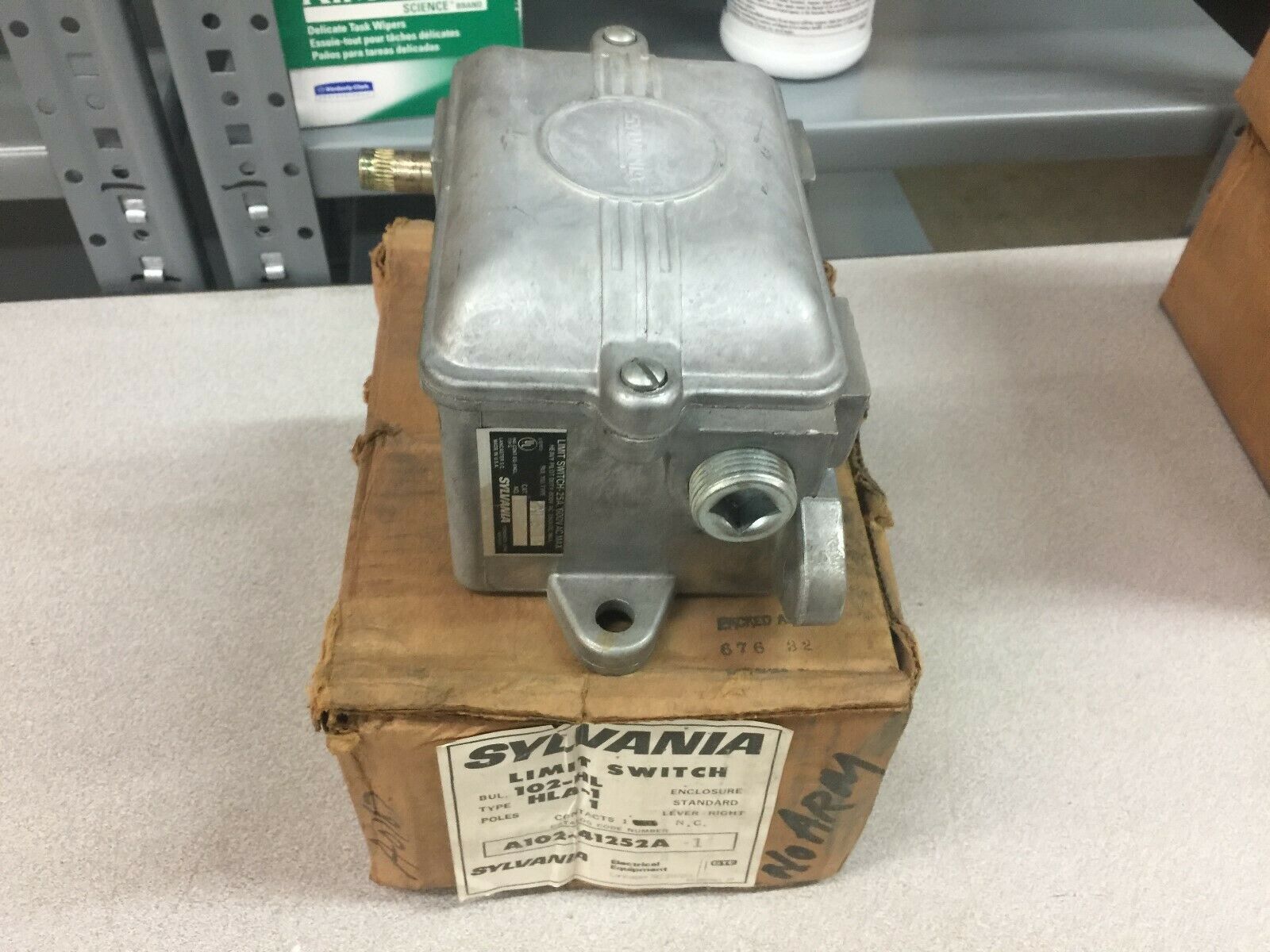 NEW IN BOX SYLVANIA LIMIT SWITCH A102-41252A