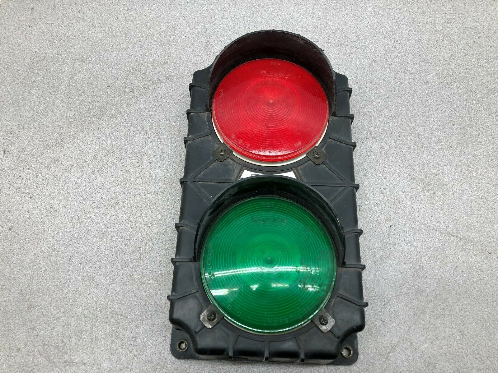 USED APS RESOURCE 24 VDC RED / GREEN LIGHT