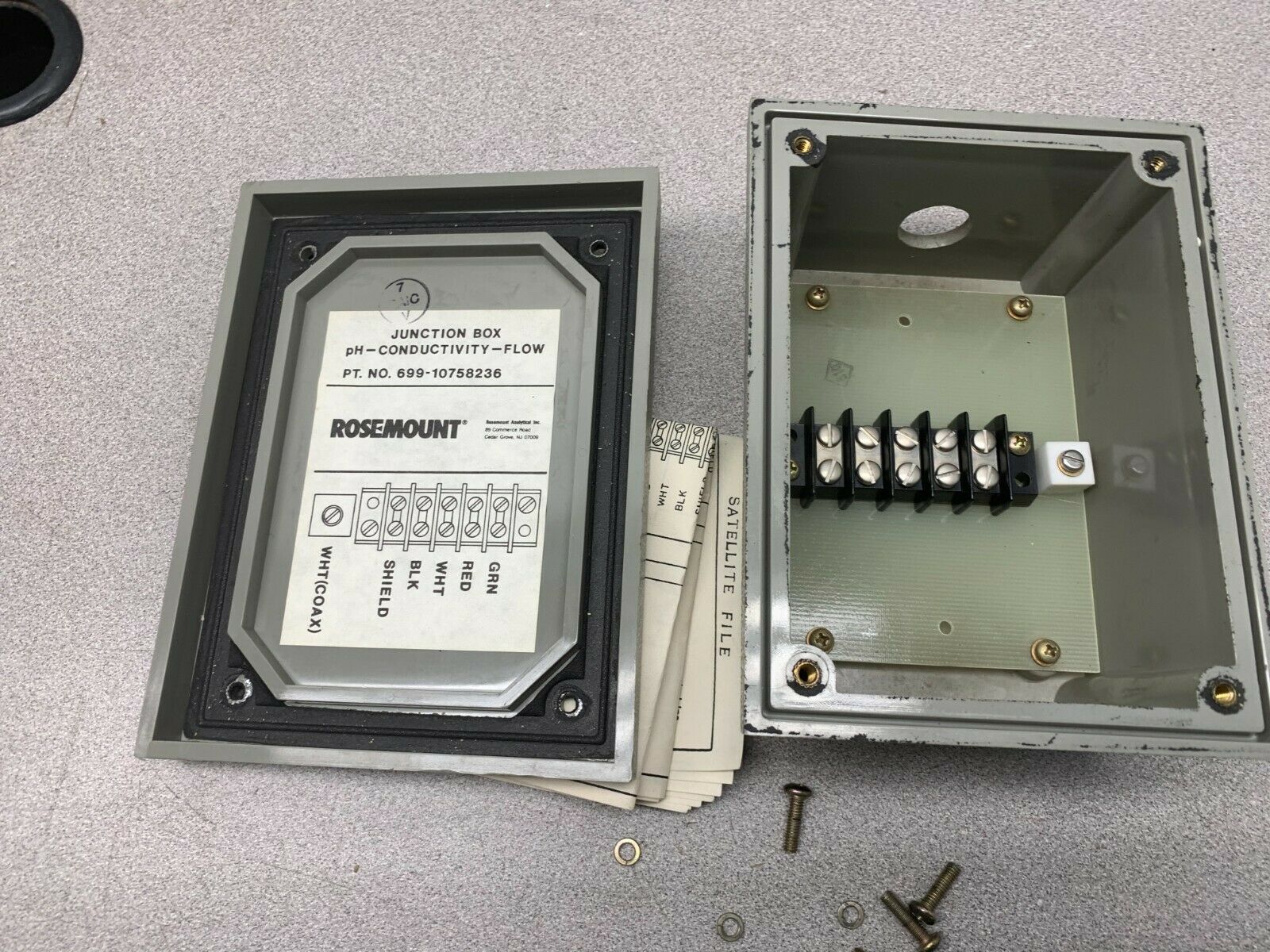 NEW NO BOX ROSEMOUNT PH-CONDUCTIVITY FLOW JUNCTION BOX 699-10758236