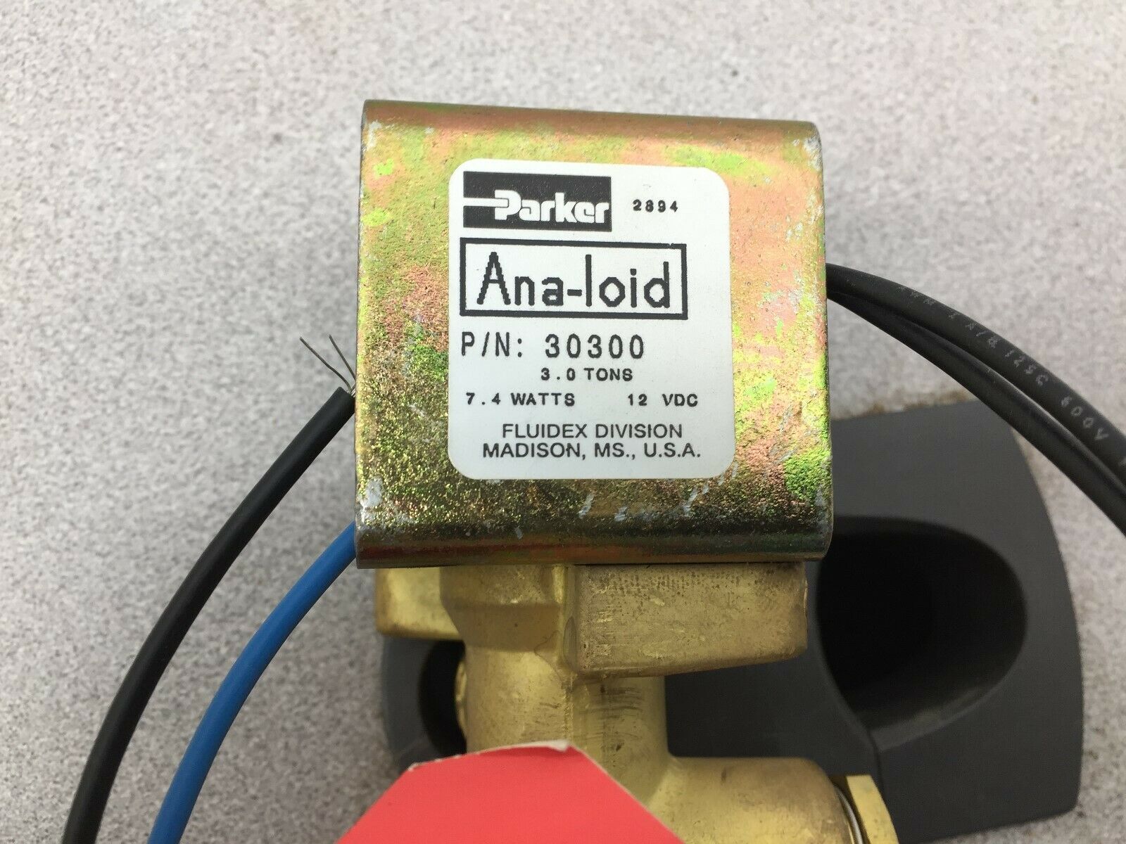 NEW IN BOX PARKER 12VDC ANA-LOID LINEAR PROPORTIONAL SOLENOID VALVE 30300