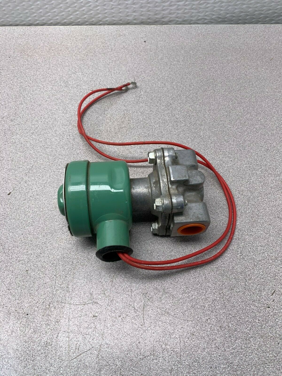 NEW NO BOX ASCO RED HAT 1/2" SOLENOID VALVE 110/120V. COIL 8215A24