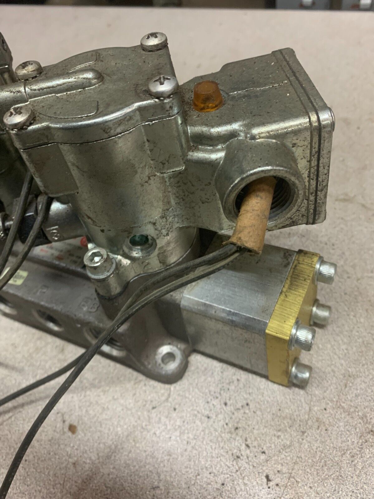 NEW NO BOX SCHRADER BELLOWS 110/120V. VALVE L6953923153