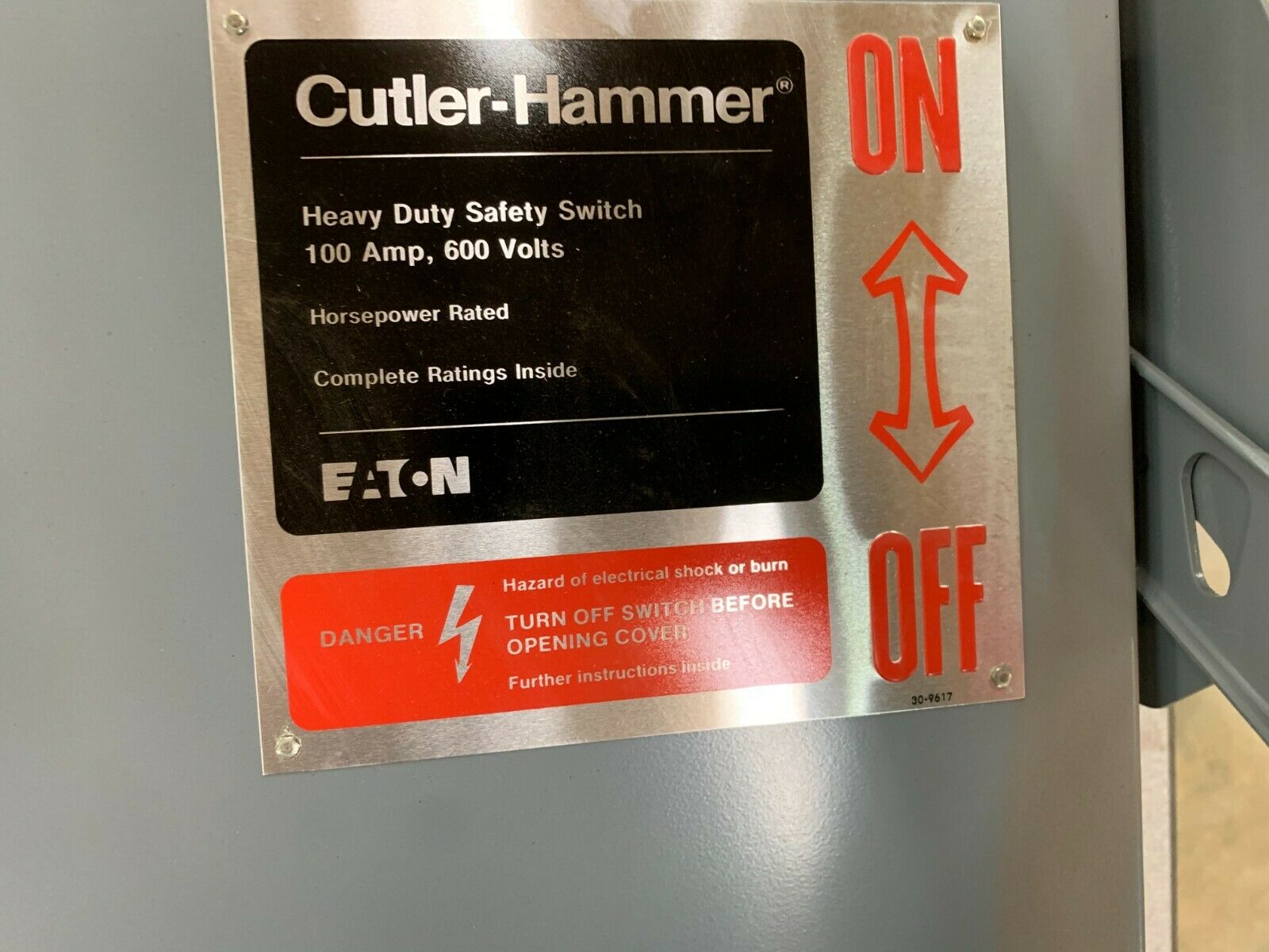 NEW NO BOX CUTLER-HAMMER 100AMP 2 POLE 600V. HEAVY DUTY SAFETY SWITCH DH263FDK