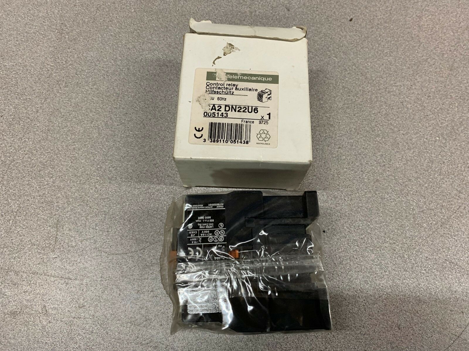 NEW IN BOX TELEMECANQUE RELAY CA2DN22U6