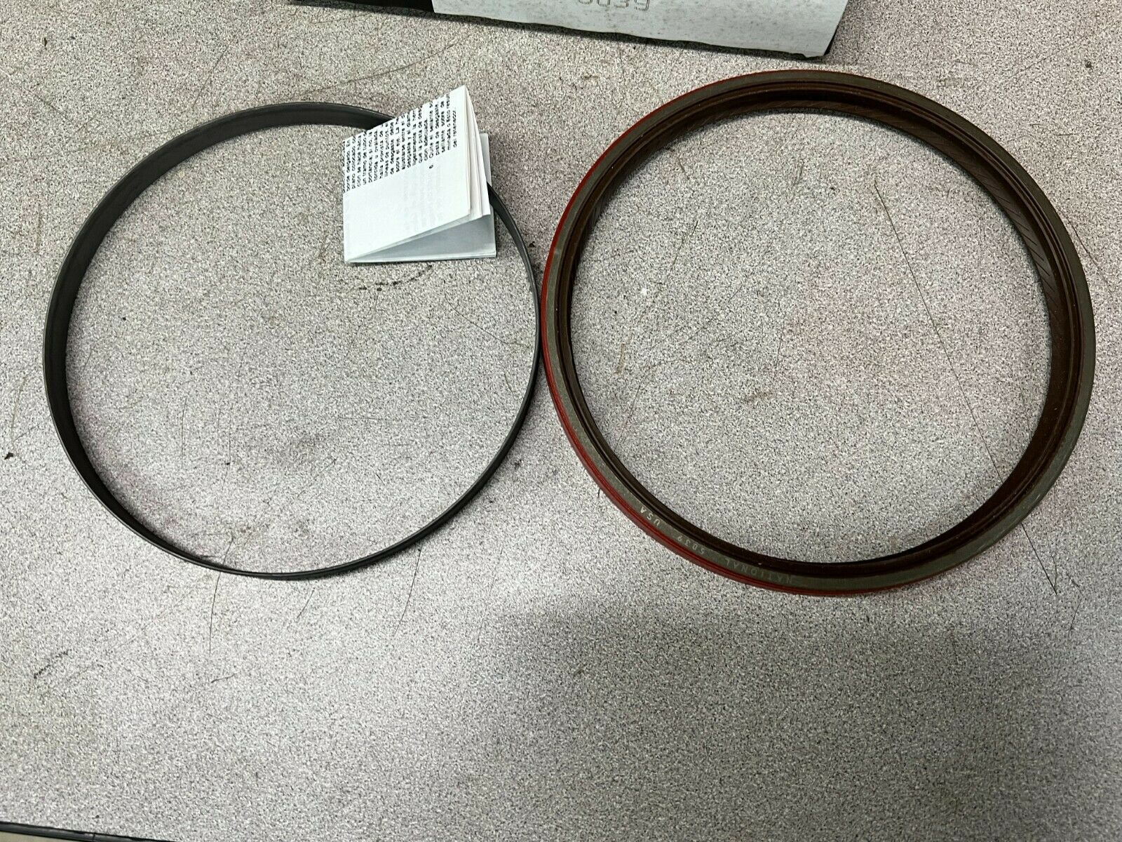 NEW IN BOX FEDERAL MOGUL OILSEAL 5039