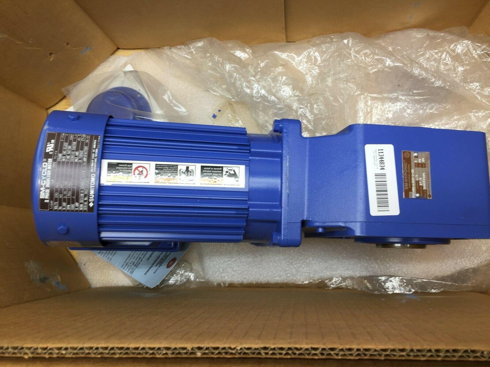 NEW IN BOX SUMITOMO 1/2 HP 20:1 RATIO GEAR MOTOR RNYMO5-1320YC-20