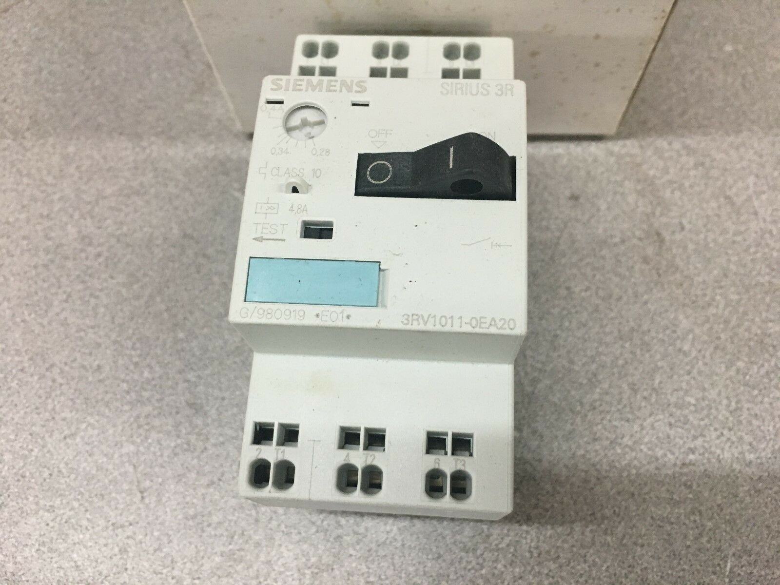 NEW IN BOX SIEMENS CIRCUIT BREAKER 3RV1011-0EA20