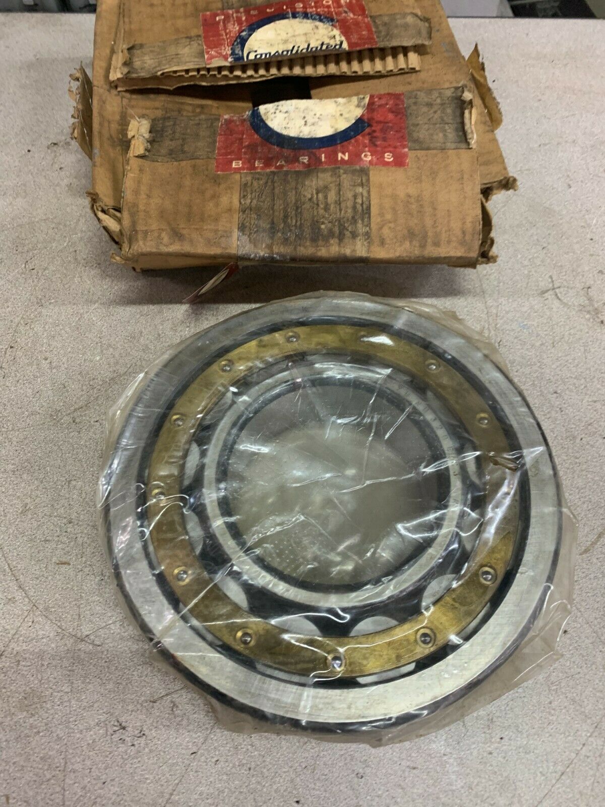 NEW IN BOX CONSOLIDATED NU320EMC3 CYLINDRICAL ROLLER BEARING NU320 EM C/3