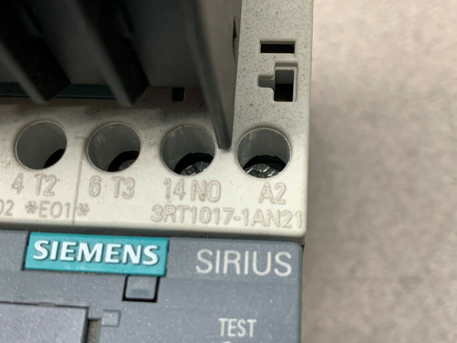 USED SIEMENS CONTACTOR 3RT1017-1AN21 WITH RELAY 3RU2116-1HB0 AND 3RH1911-1FA22