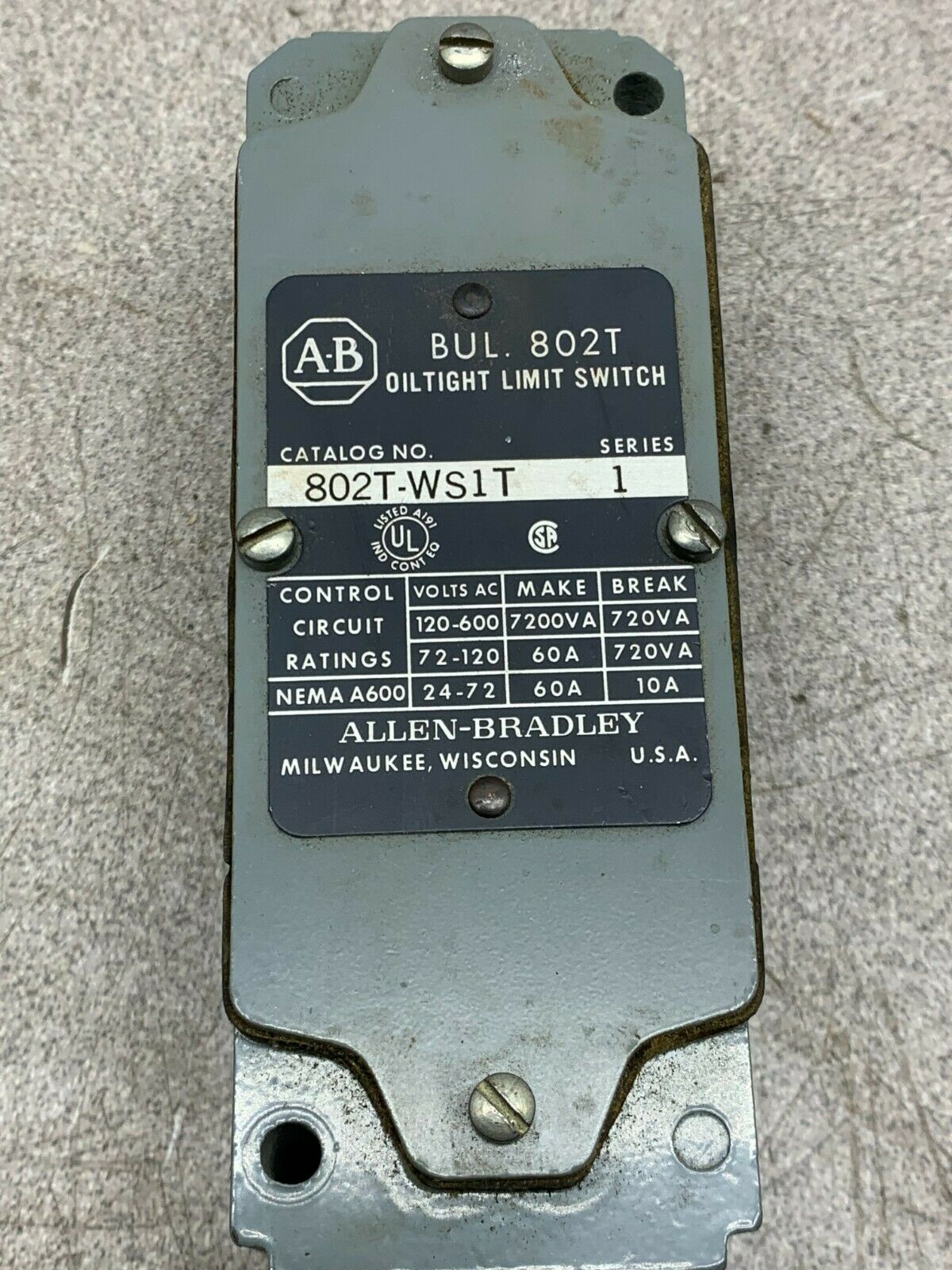 NEW ALLEN-BRADLEY OILTIGHT LIMIT SWITCH 802T-WS1T SERIES 1 WITHOUT SWITCH HEAD