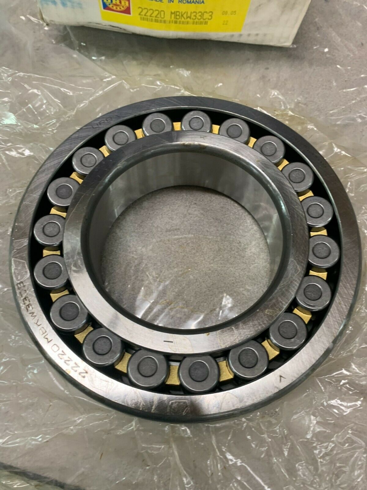 NEW IN BOX URB SPHERICAL ROLLER BEARING 22220 MBKW33C3