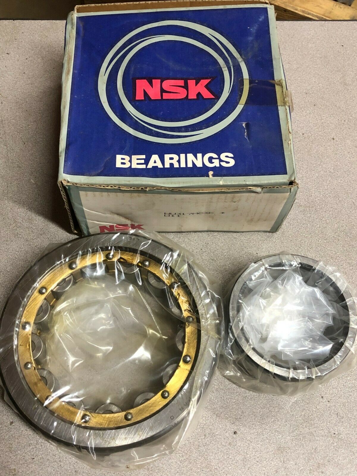 NEW IN BOX NSK CYLINDRICAL ROLLER BEARING NU317MC3E