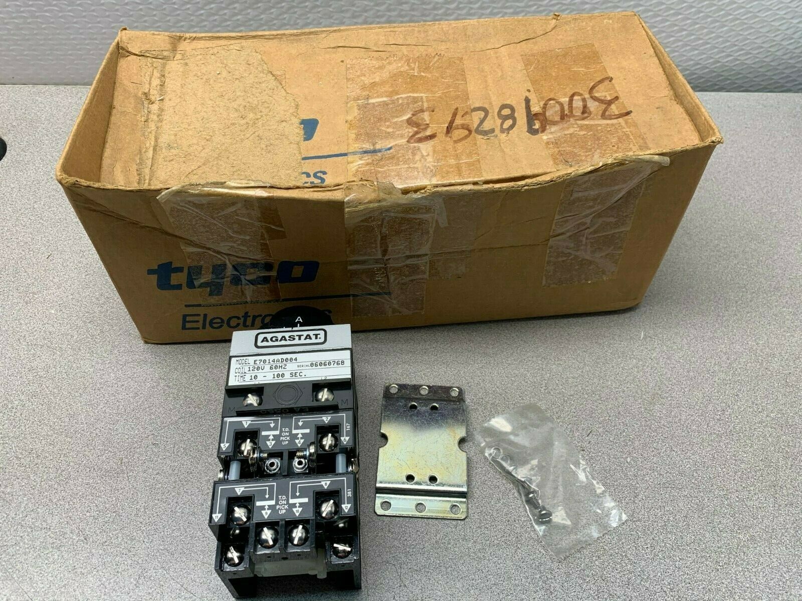 NEW IN BOX AGASTAT 120V. 10-100 SEC. TIMER E7014AD004 TYCO TIMING RELAY