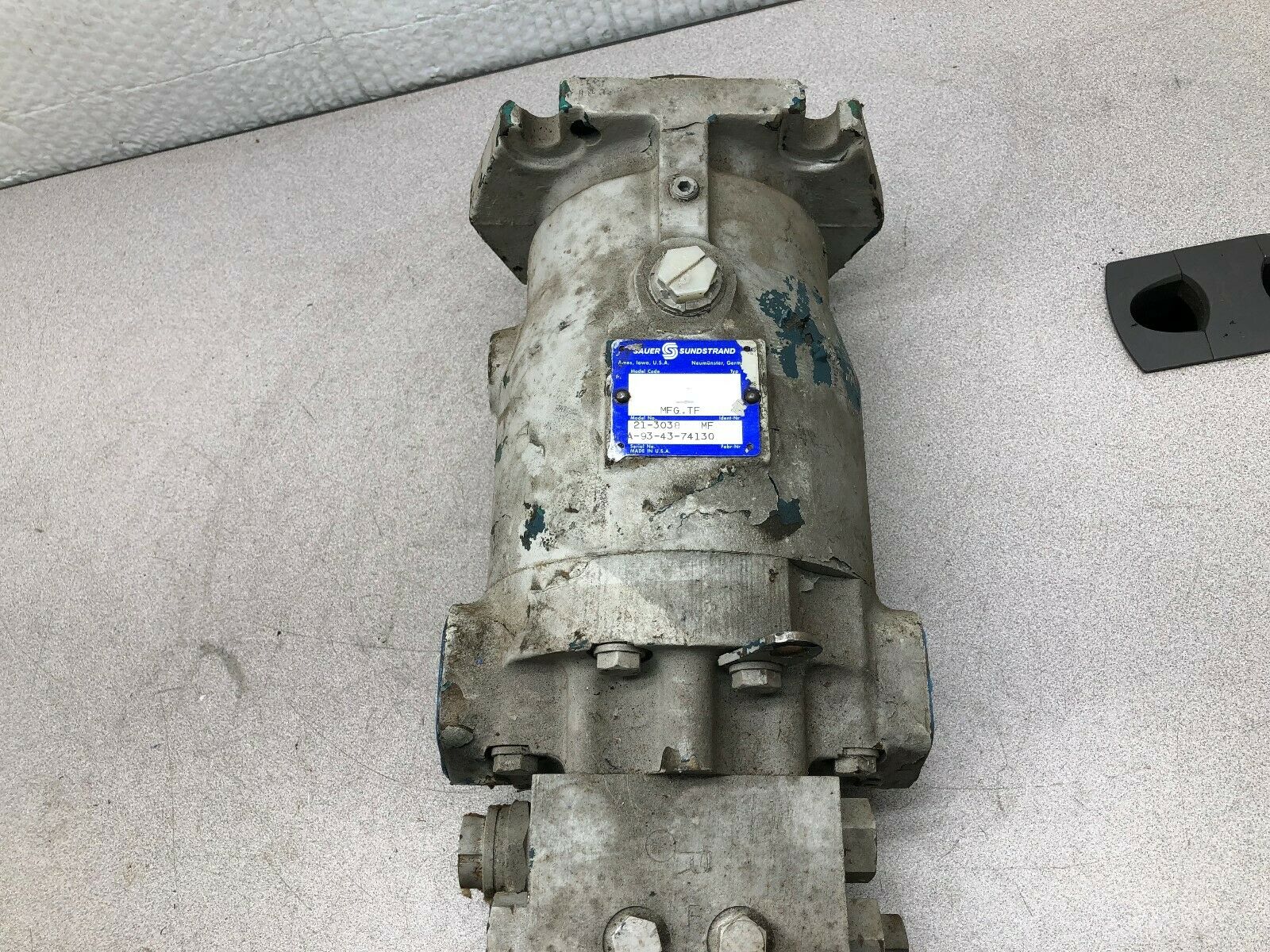 USED SAUER SUNDSTRAND FIXED DISPLACEMENT MOTOR 21-3038