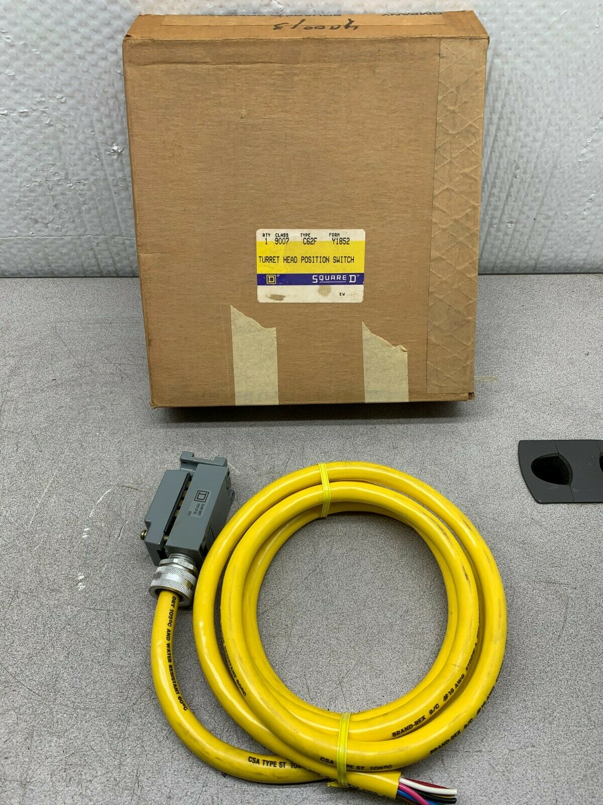 NEW IN BOX SQUARE D LIMIT SWITCH 9007 C62F Y1852