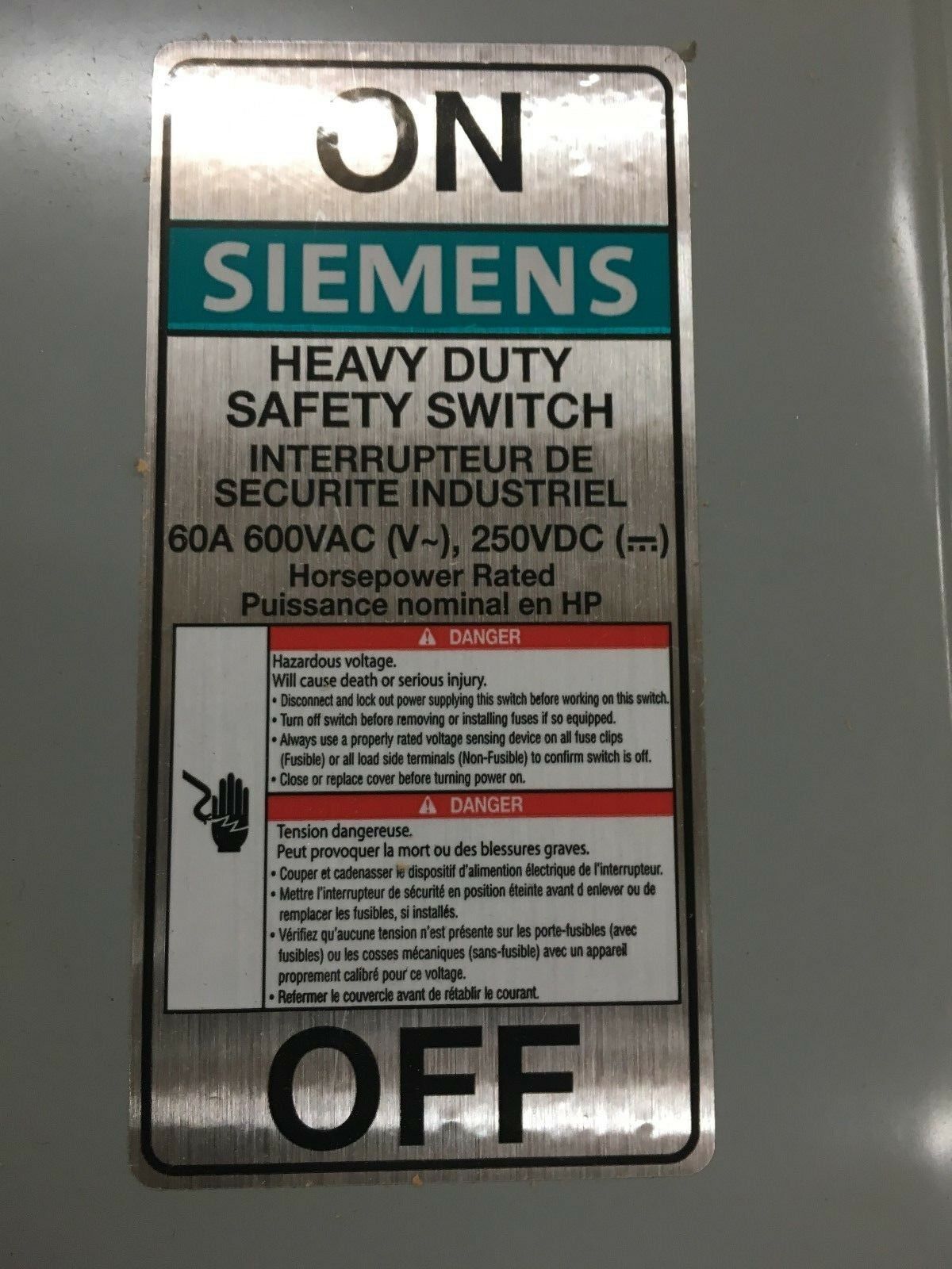 NEW IN BOX SIEMENS 60AMP NON-FUSED HEAVY DUTY SAFETY SWITCH HNFC362RH