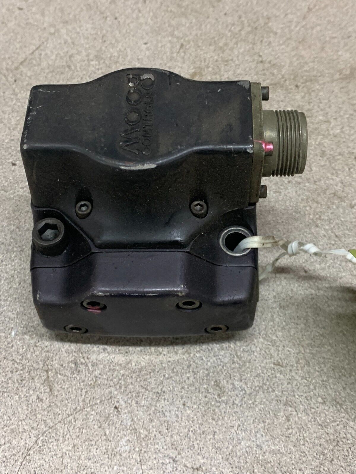 USED MOOG HYDRAULIC SERVO VALVE 760-381A