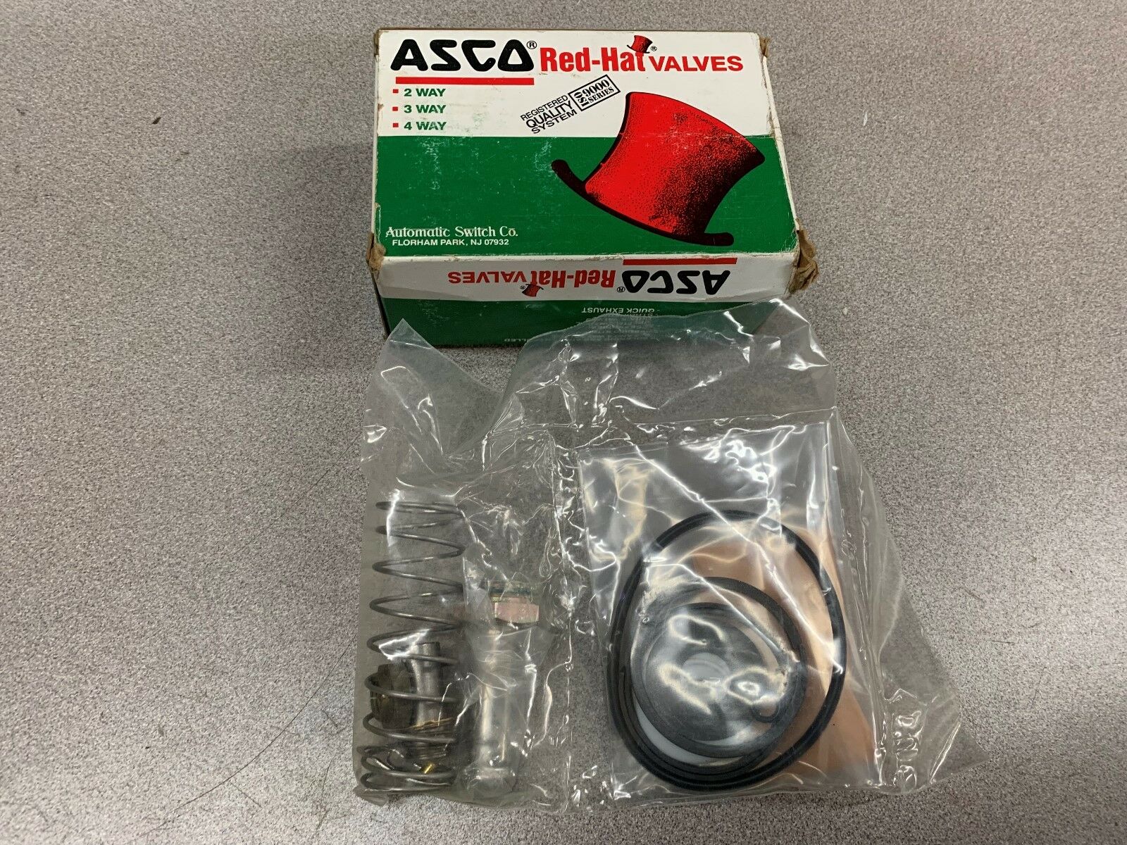 NEW IN BOX ASCO VALVE 304035