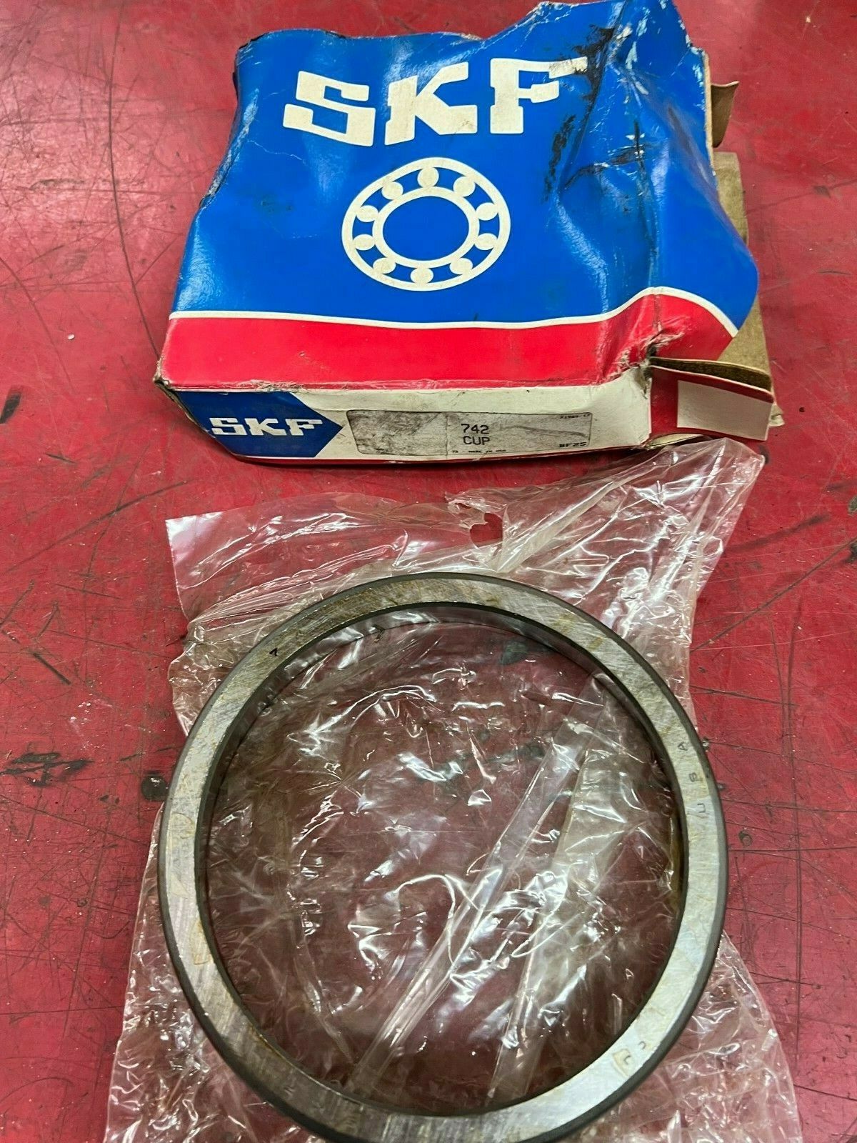 NEW IN BOX SKF BEARING RACE 742