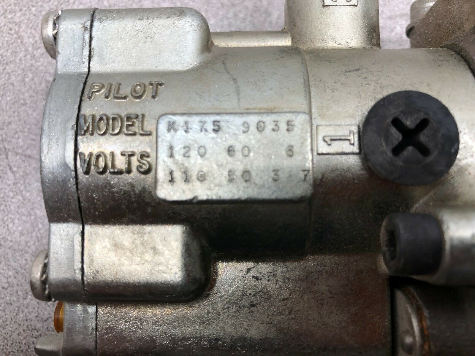 USED BELLOWS INTERNATIONAL 120 VAC PNEUMATIC SOLENOID VALVE L445-23-102