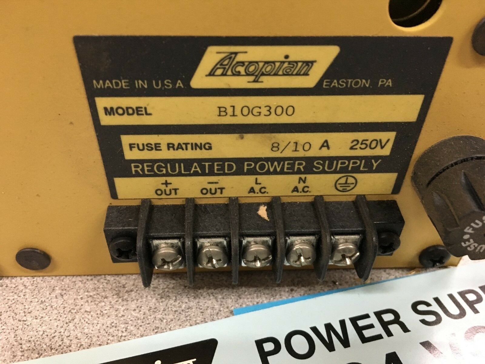 NEW IN BOX ACOPIAN REGULATED POWER SUPPLY B10G300