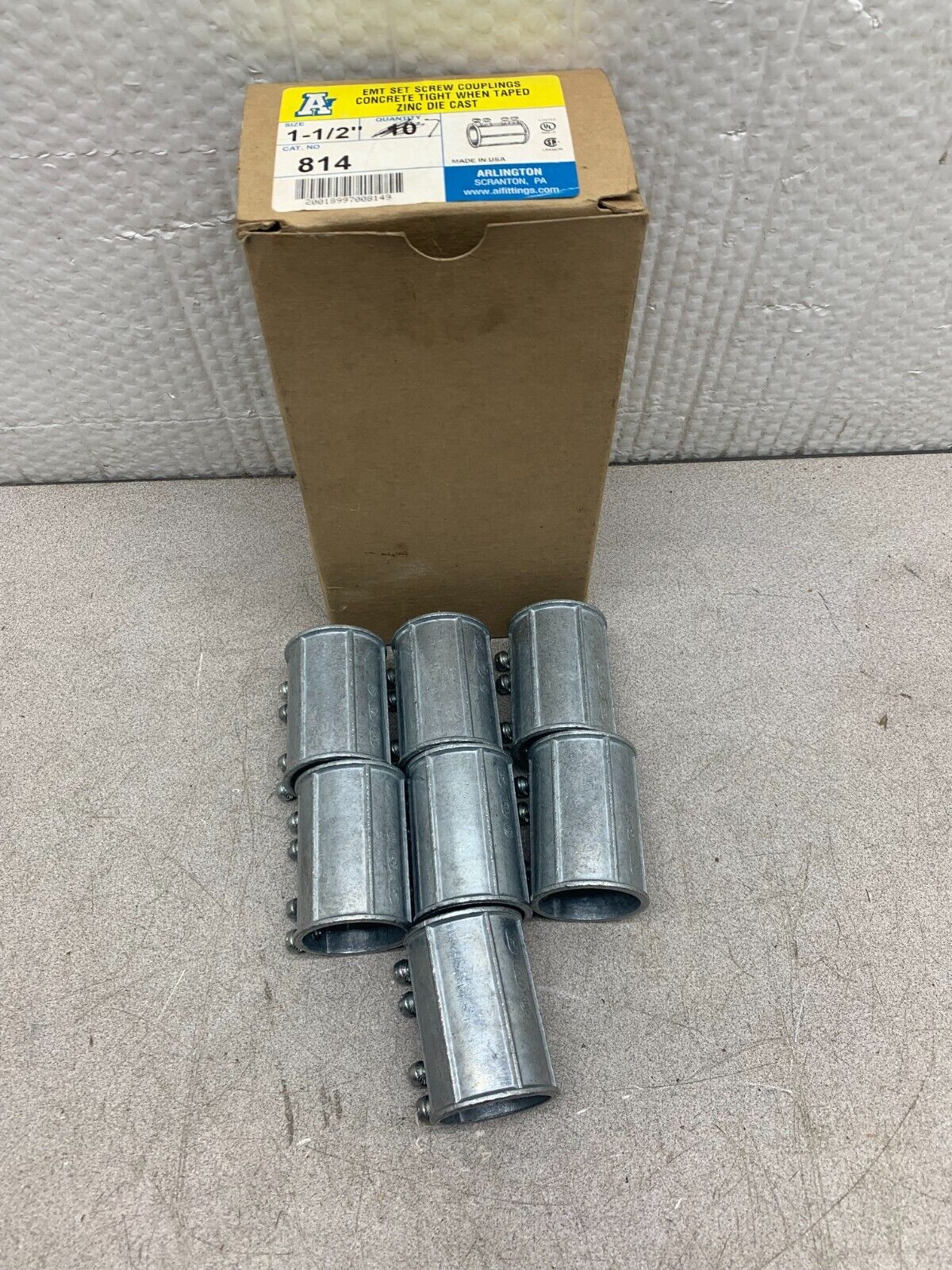 NEW BOX OF 7 ARLINGTON 1-1/2" EMT SET SCREW COUPLINGS 814