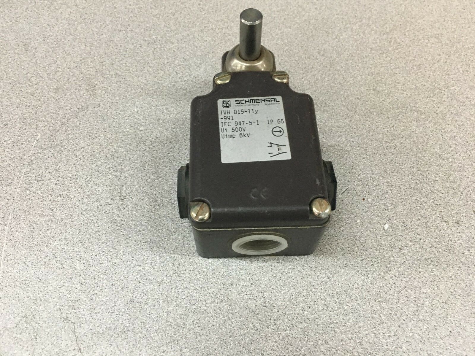 NEW NO BOX SCHMERSAL LIMIT SWITCH TVH 015-11Y-991