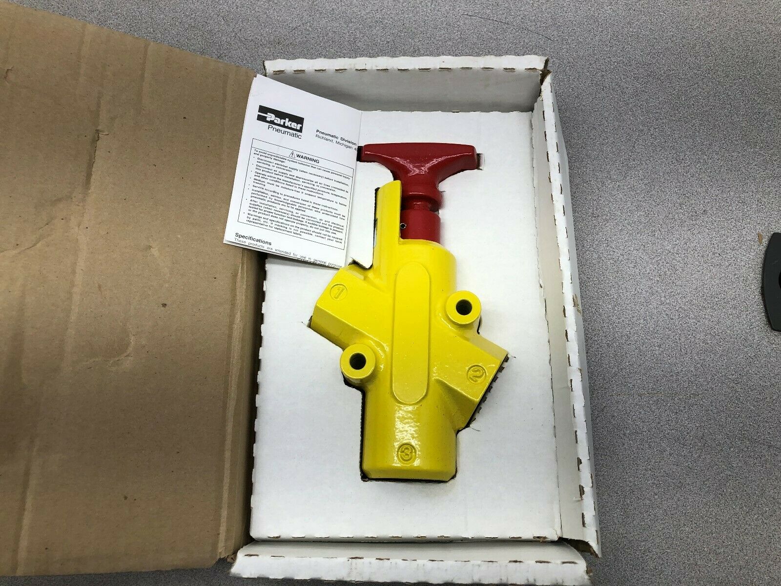 NEW IN BOX PARKER 250 PSI 1/2 NPT LOCKOUT VALVE LV3NA8