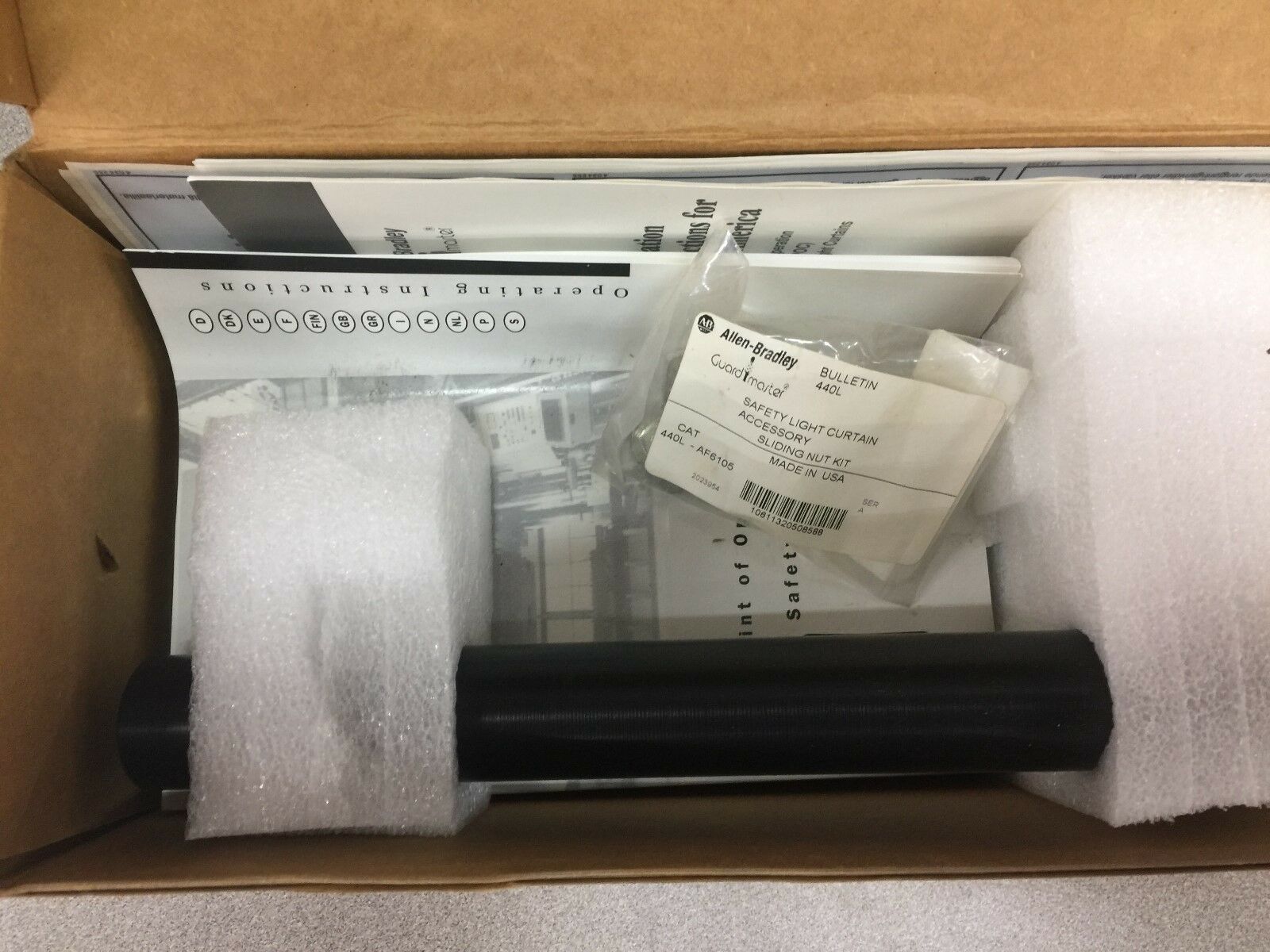 NEW IN BOX ALLEN BRADLEY GUARD MASTER LIGHT CURTAIN SET 440L-P4D0300-N