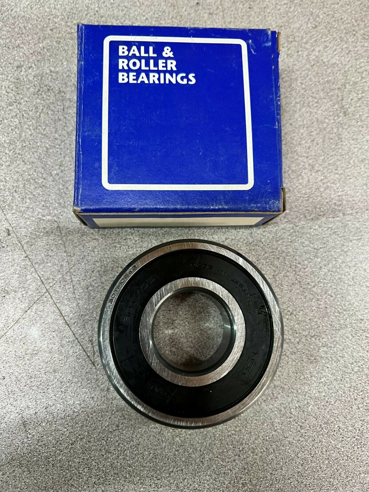 NEW IN BOX NSK BALL BEARING 30TM05