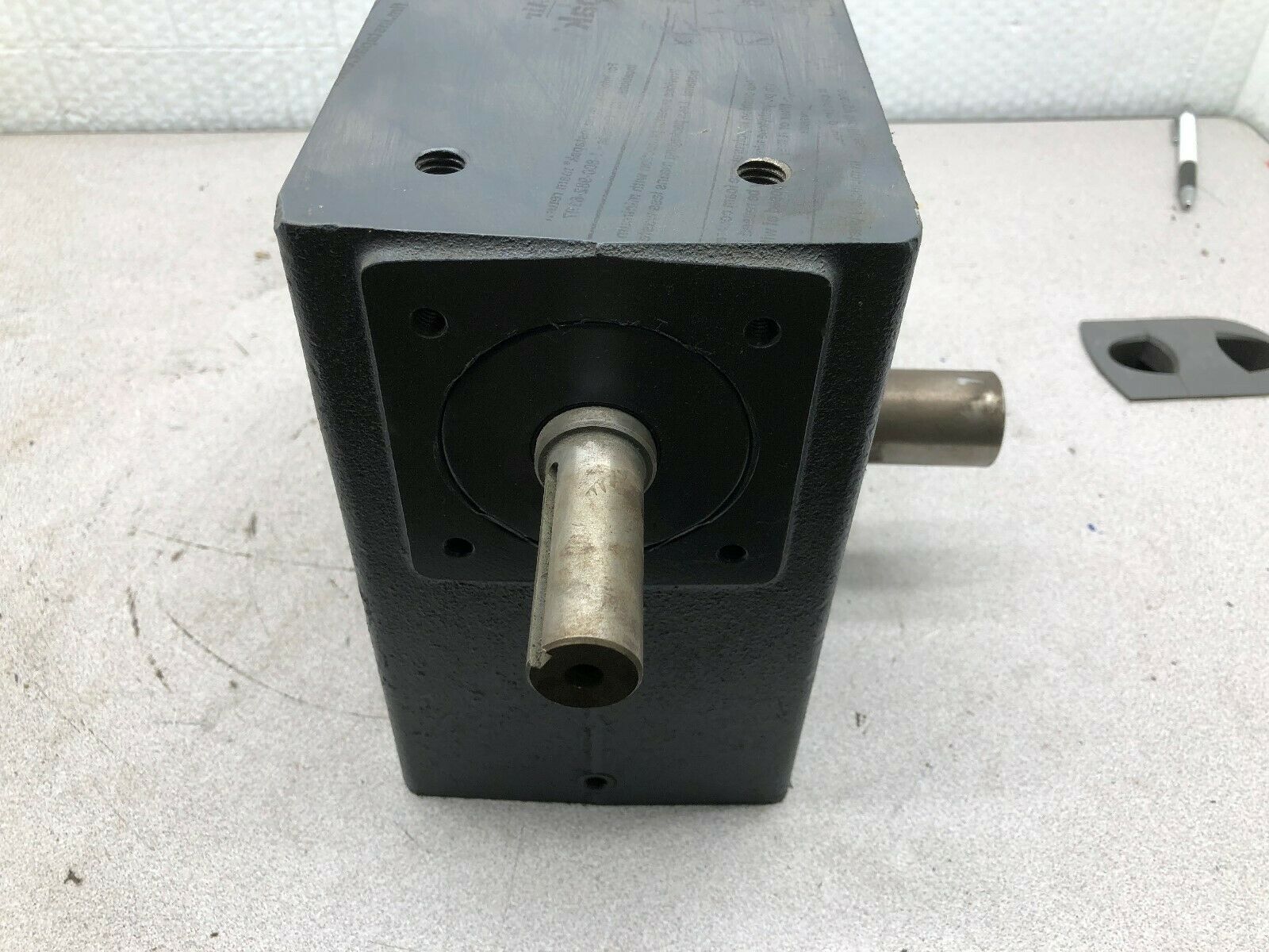 NEW NO BOX HUB CITY 10:1 RATIO ANGLED GEAR REDUCER 0220-78090