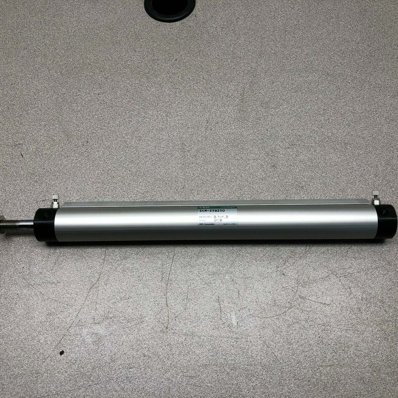 NEW NO BOX CKD PNEUMATIC CYLINDER SCM-25B250