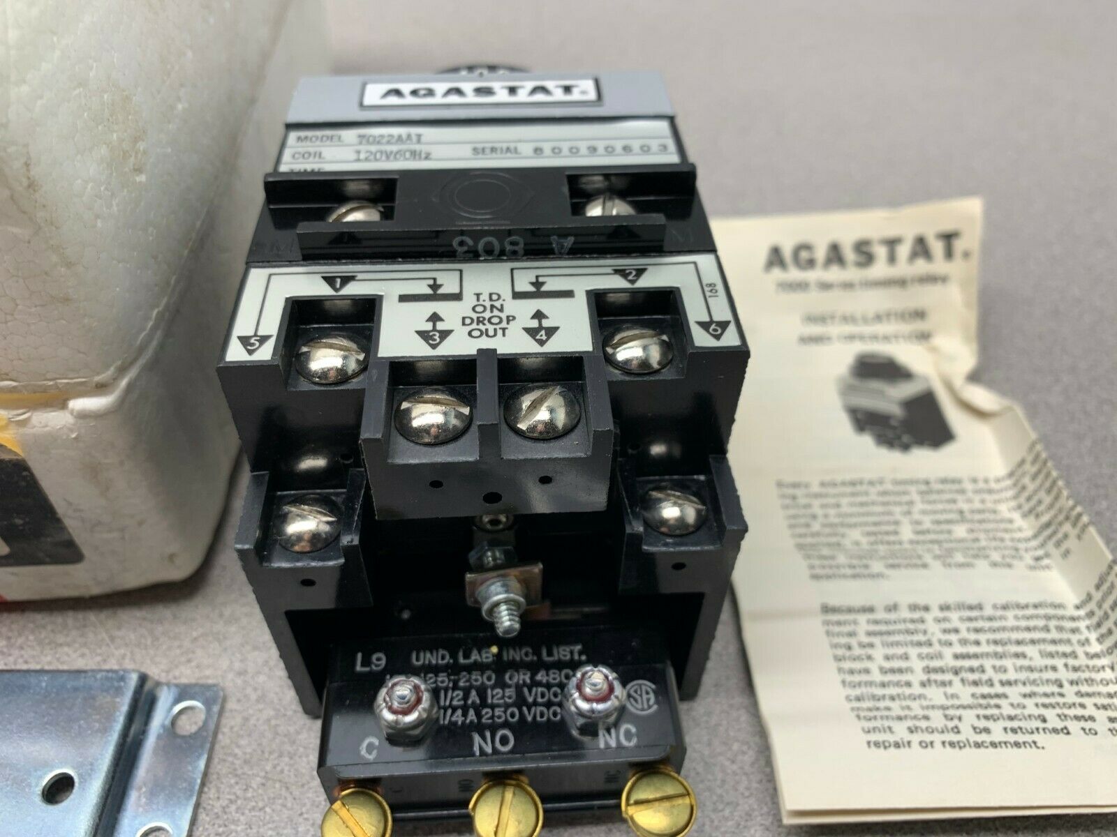 NEW IN BOX AGASTAT 120VAC TIMER .1-1 SEC. TIMING RELAY 7022AAT