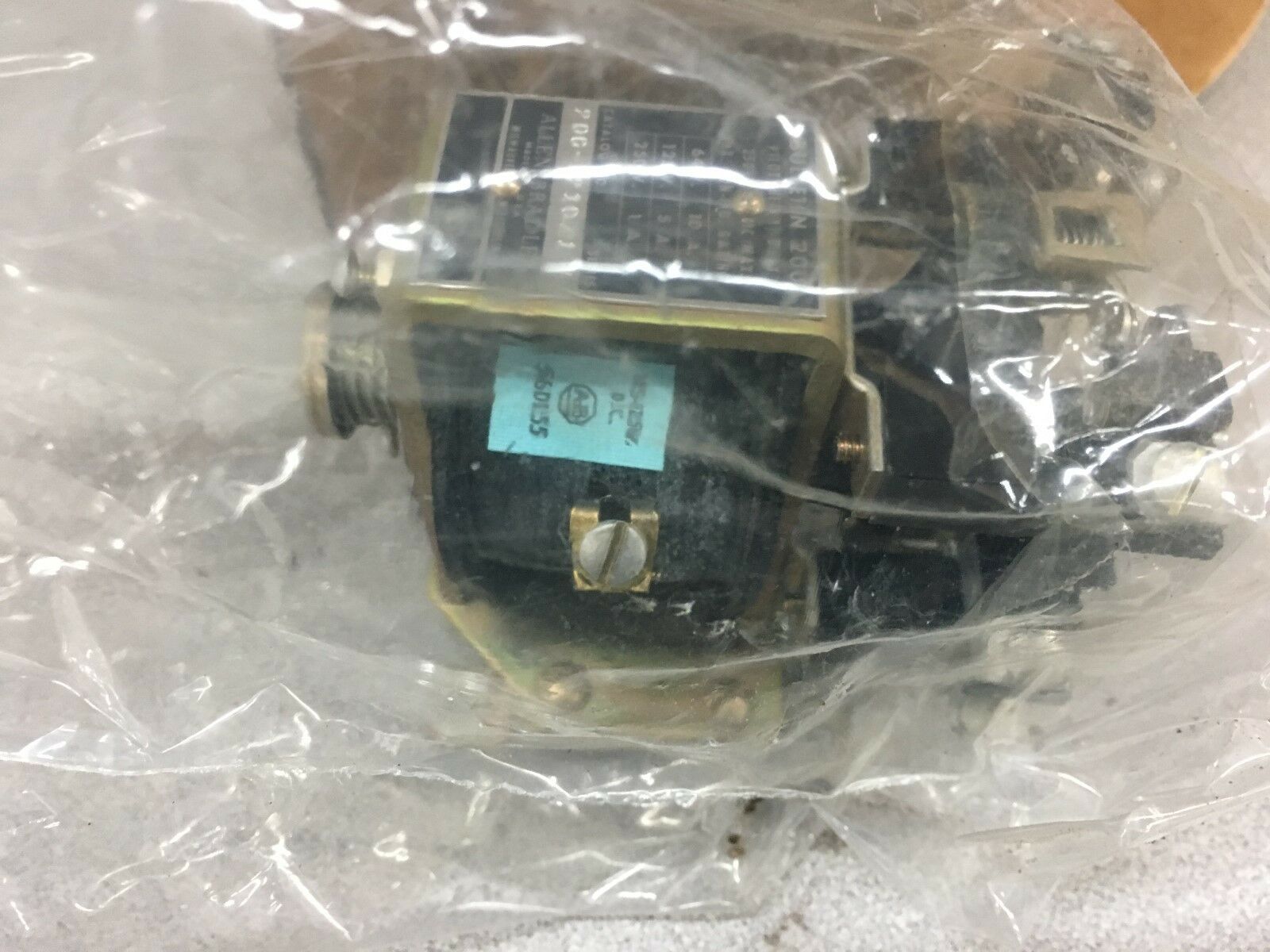 NEW IN BOX ALLEN BRADLEY RELAY 200-E210Z1 SERIES A