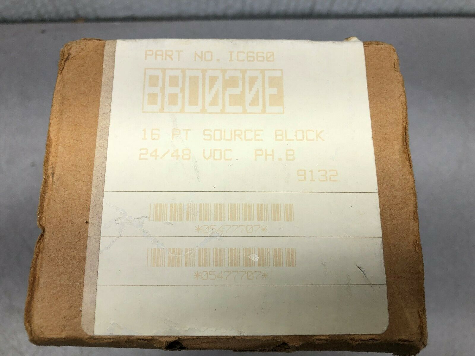 NEW IN BOX GE FANUC GENIUS 24-48 VDC IN/OUT 16 PT SOURCE BLOCK  IC660TSD020B