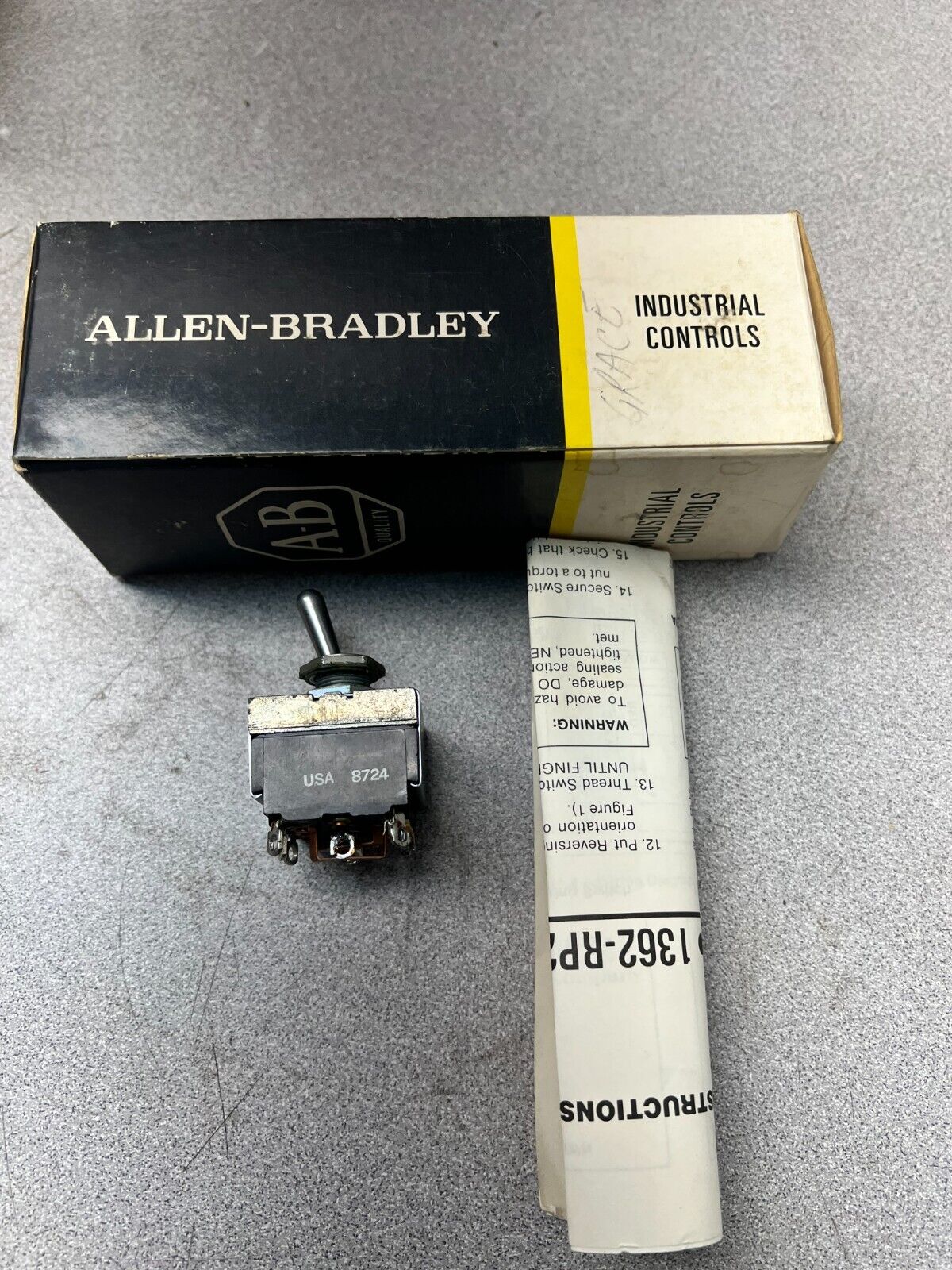 NEW IN BOX ALLEN BRADLEY REVERSING SWITCH 1362-RP24A SERIES A