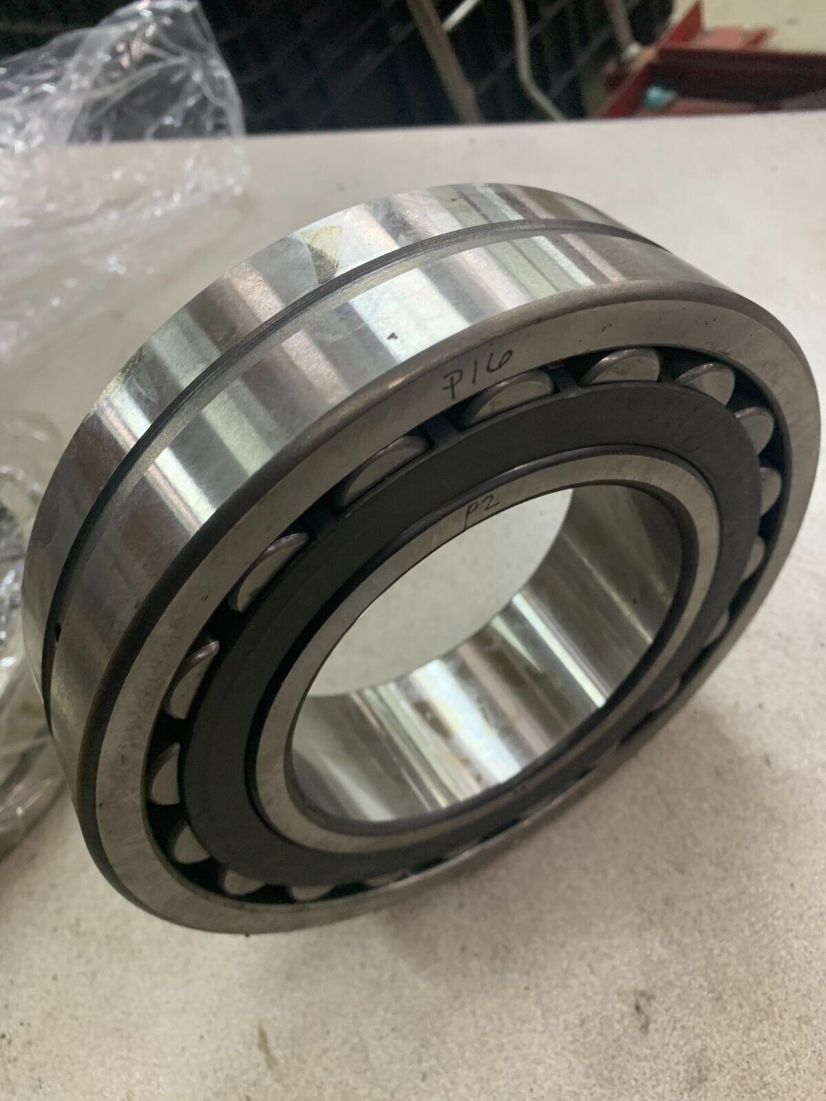 NEW NO BOX TORRINGTON SPHERICAL ROLLER BEARING 22222KCJW33C3