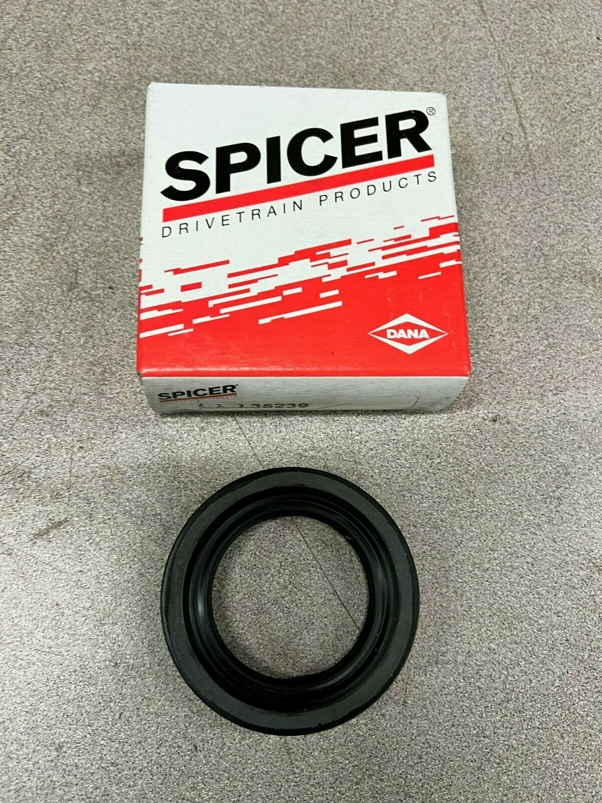 LOT OF 4 NEW IN BOX SPICER OILSEAL 35239