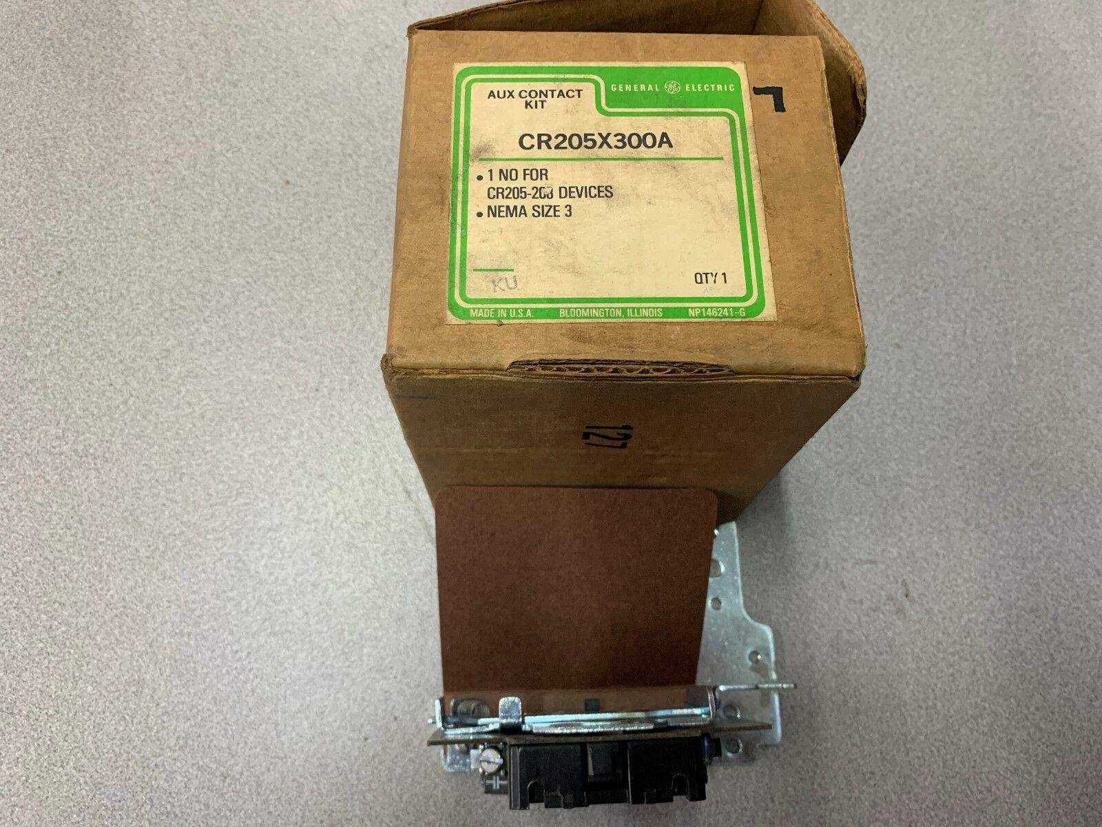 NEW IN BOX GENERAL ELECTRIC CONTACT KIT CR205X300A