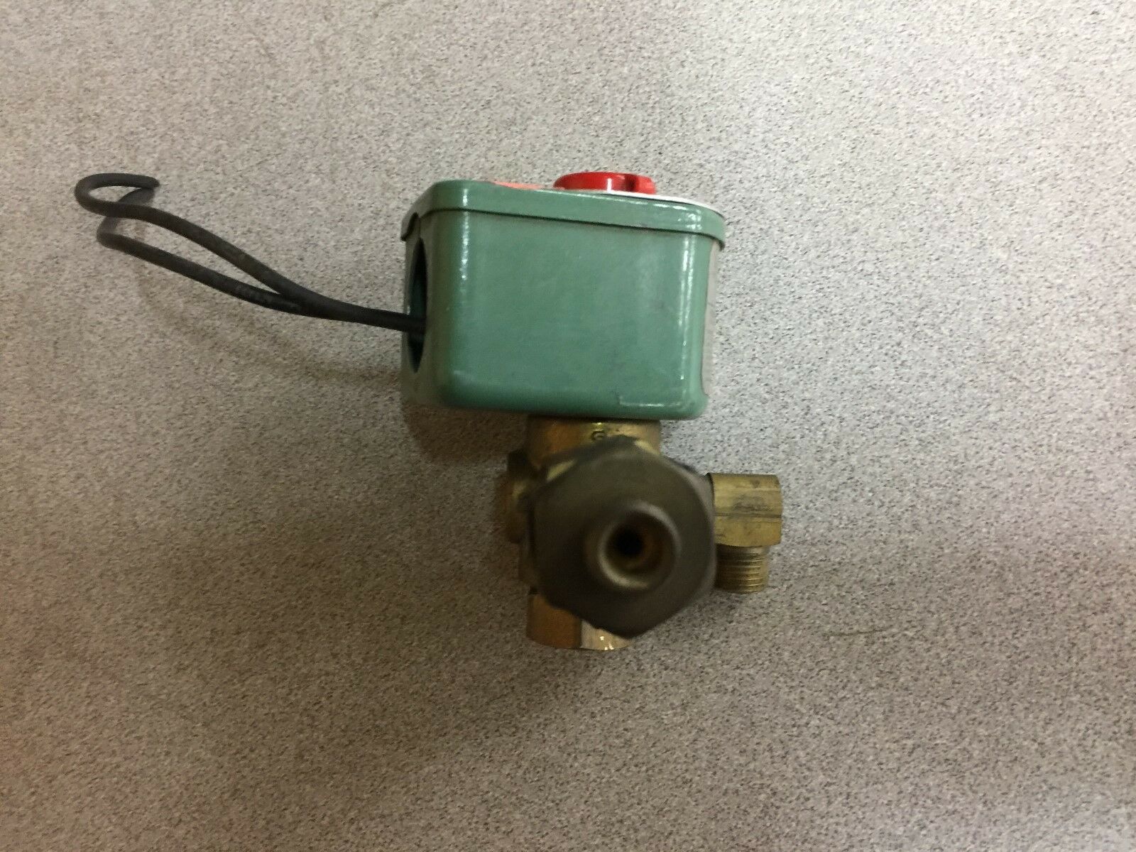 USED ASCO 1/8NPT 125PSI 480VAC SOLENOID VALVE 8320A27