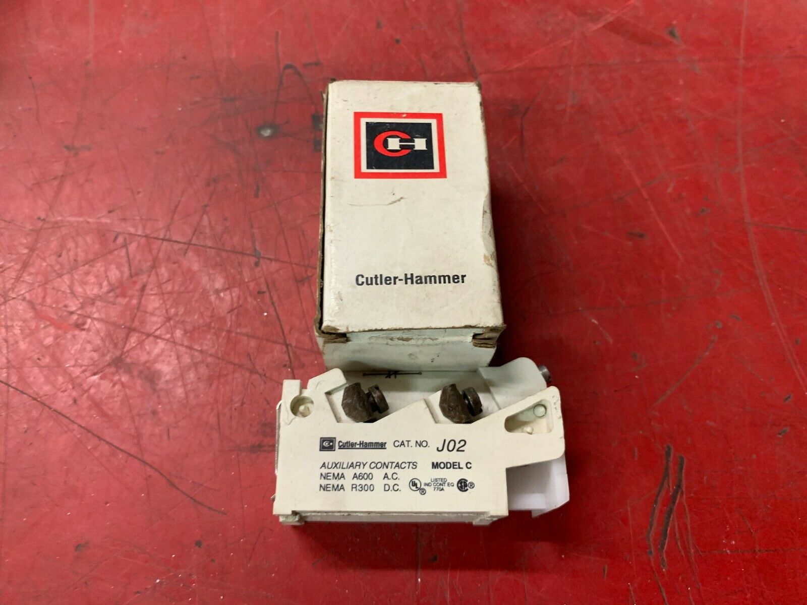 NEW IN BOX CUTLER HAMMER AUXILIARY CONTACT J02